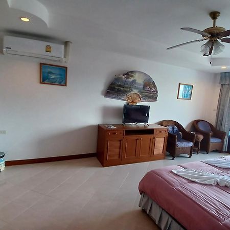 Aksarai Hotel Patong Buitenkant foto