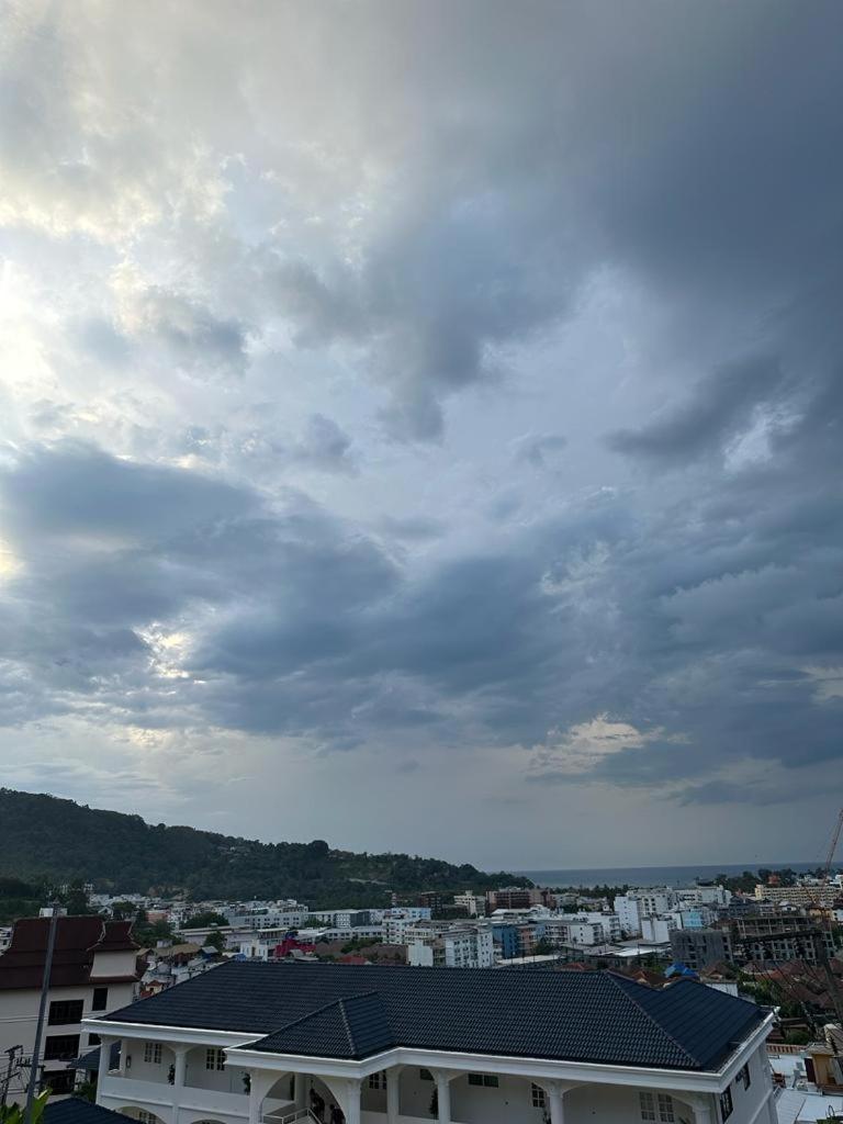 Aksarai Hotel Patong Buitenkant foto