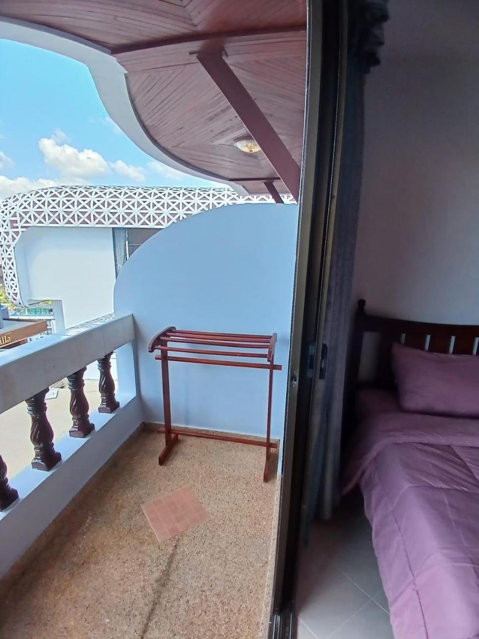Aksarai Hotel Patong Buitenkant foto