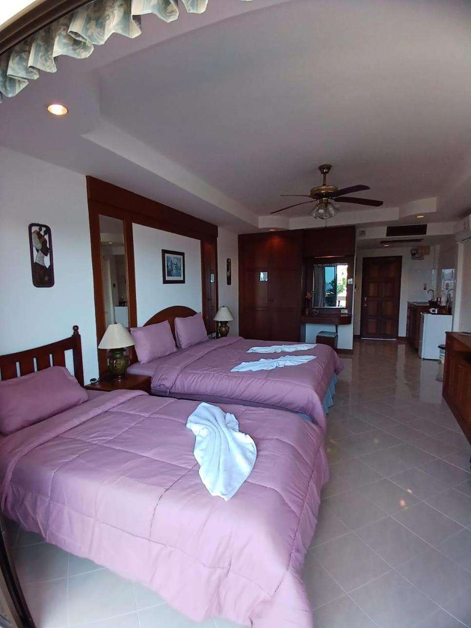Aksarai Hotel Patong Buitenkant foto
