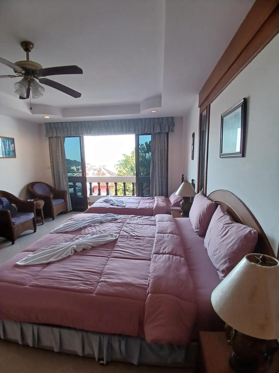 Aksarai Hotel Patong Buitenkant foto