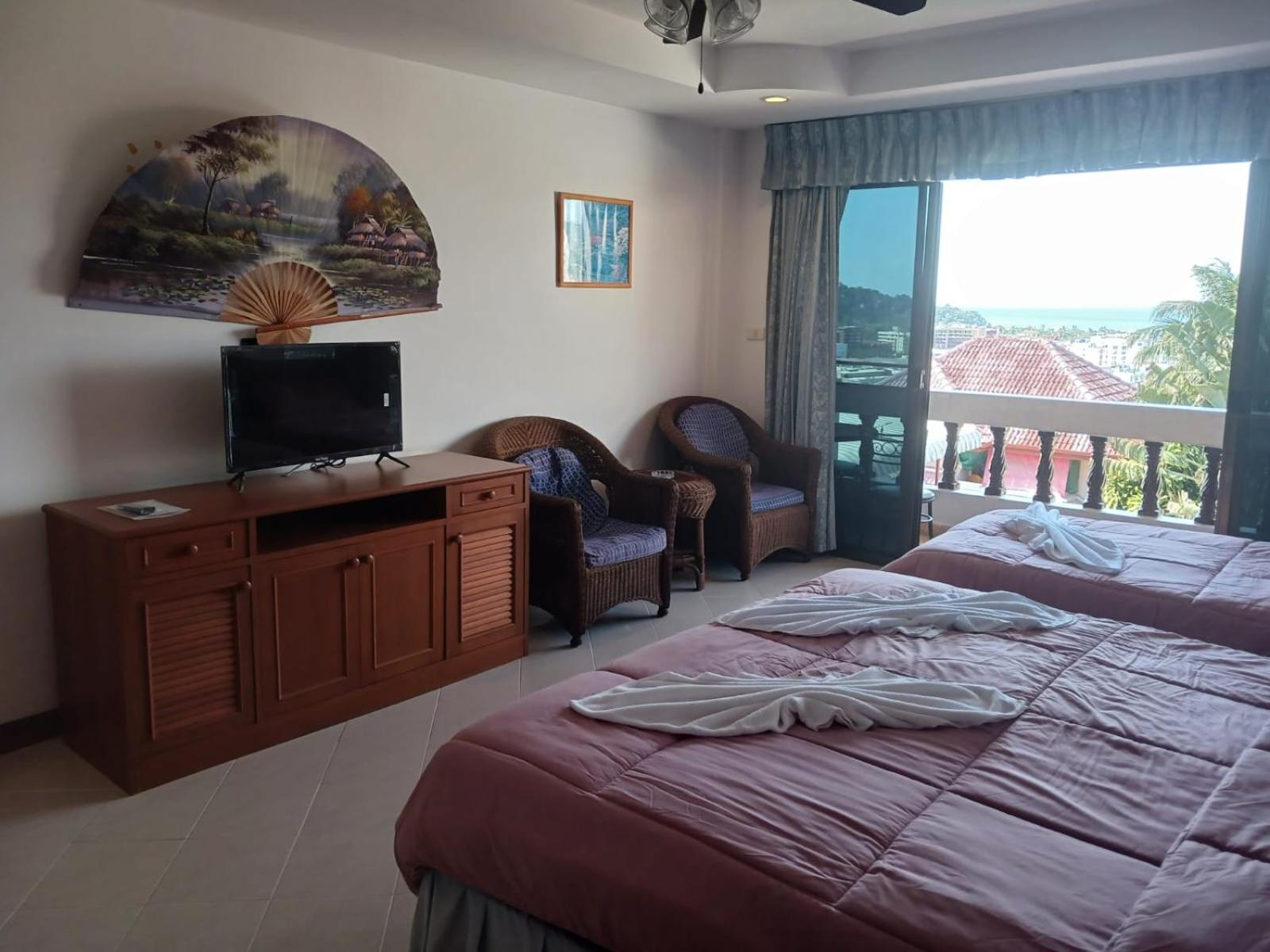 Aksarai Hotel Patong Buitenkant foto