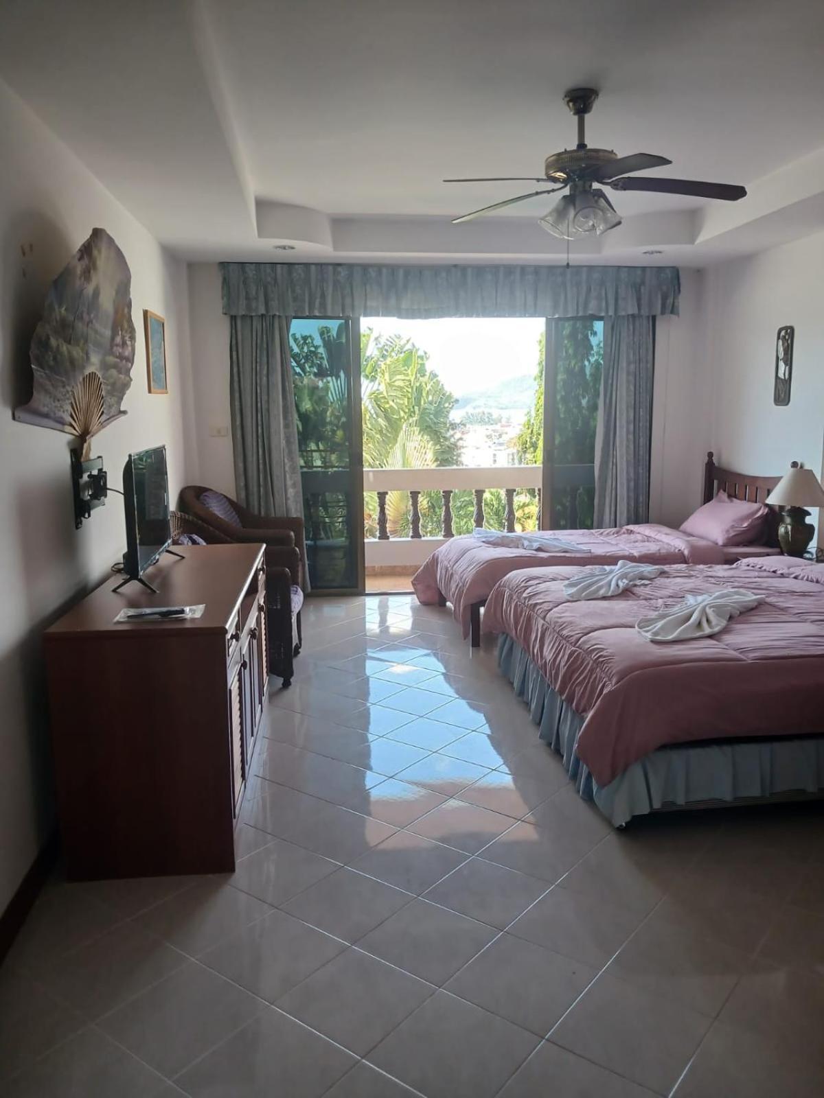 Aksarai Hotel Patong Buitenkant foto