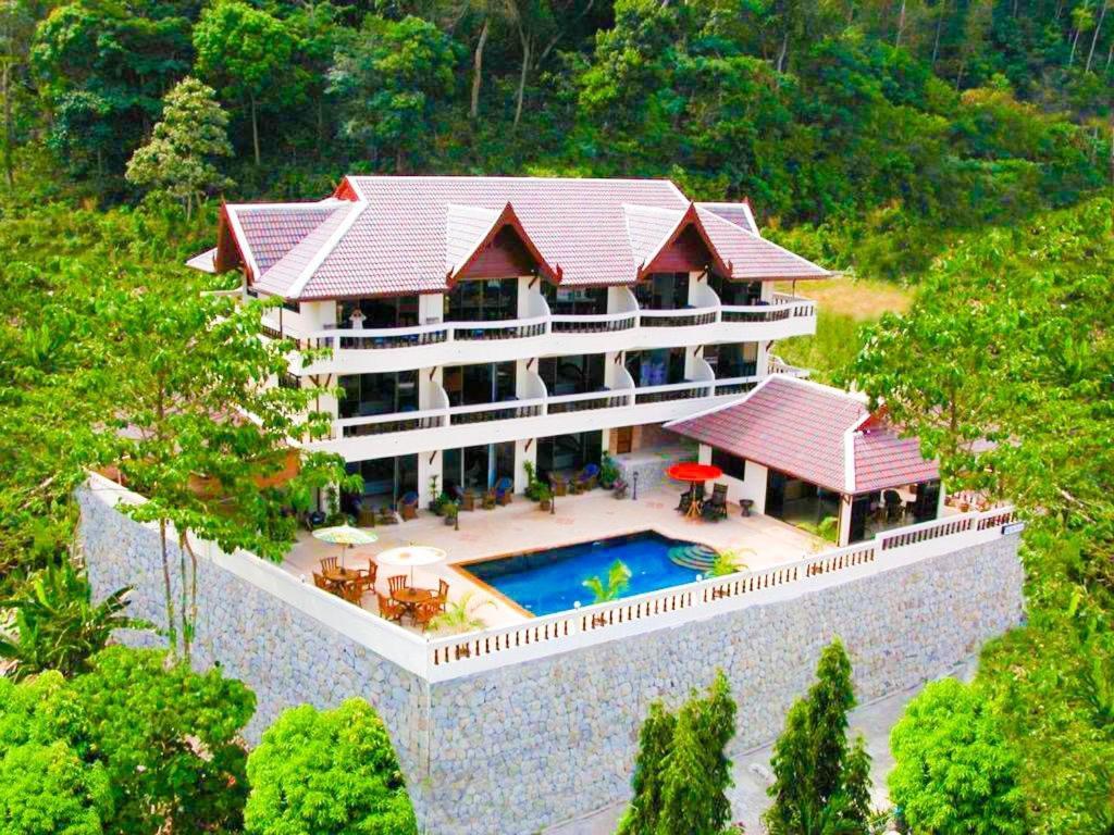 Aksarai Hotel Patong Buitenkant foto