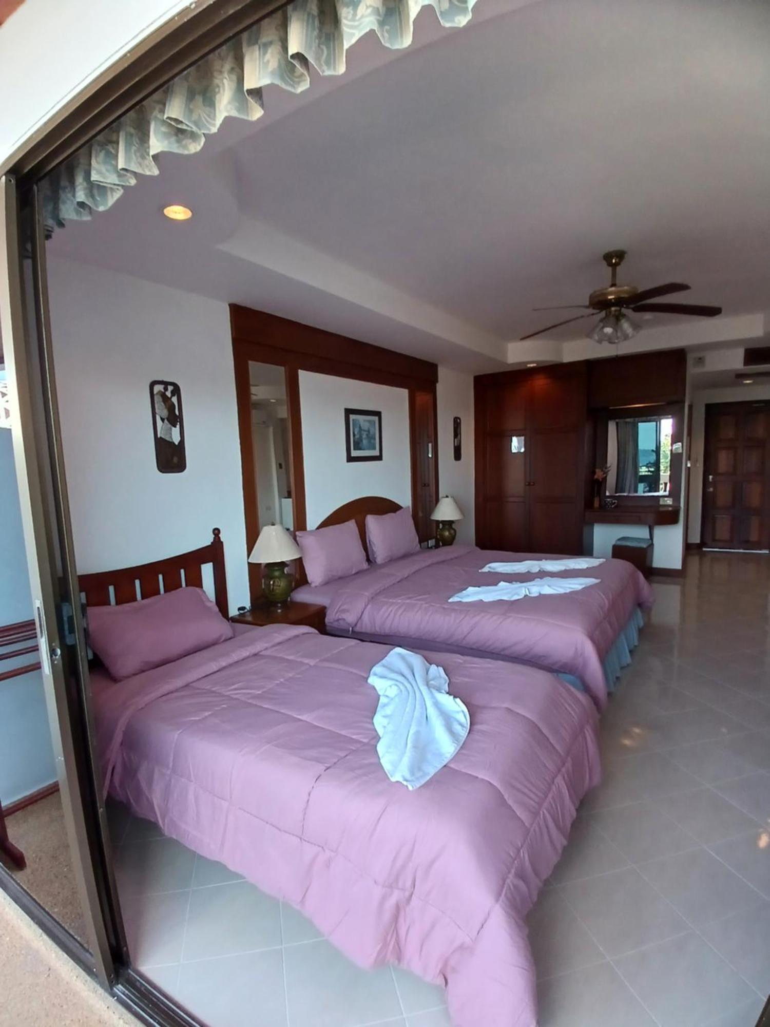 Aksarai Hotel Patong Buitenkant foto