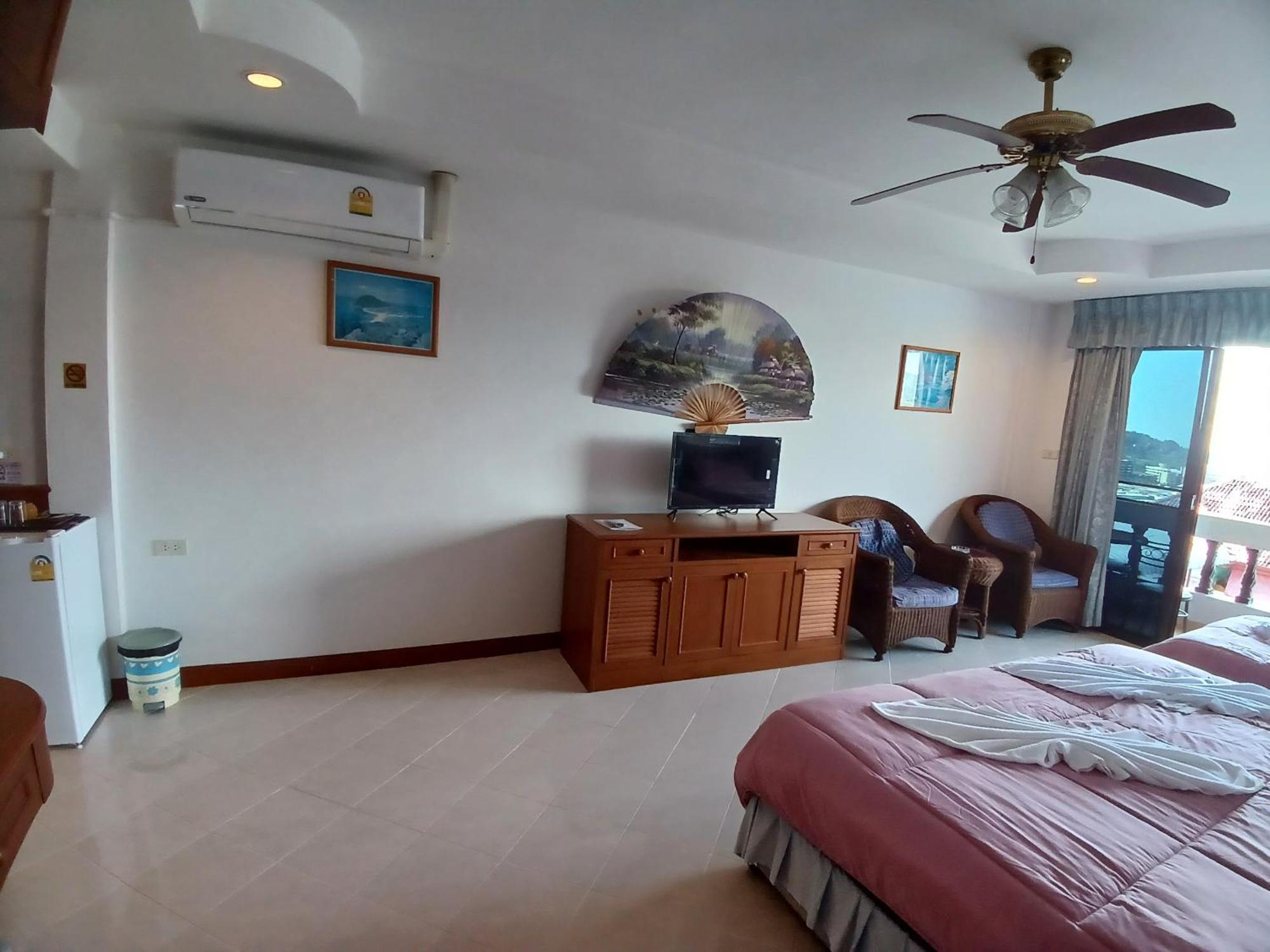 Aksarai Hotel Patong Buitenkant foto