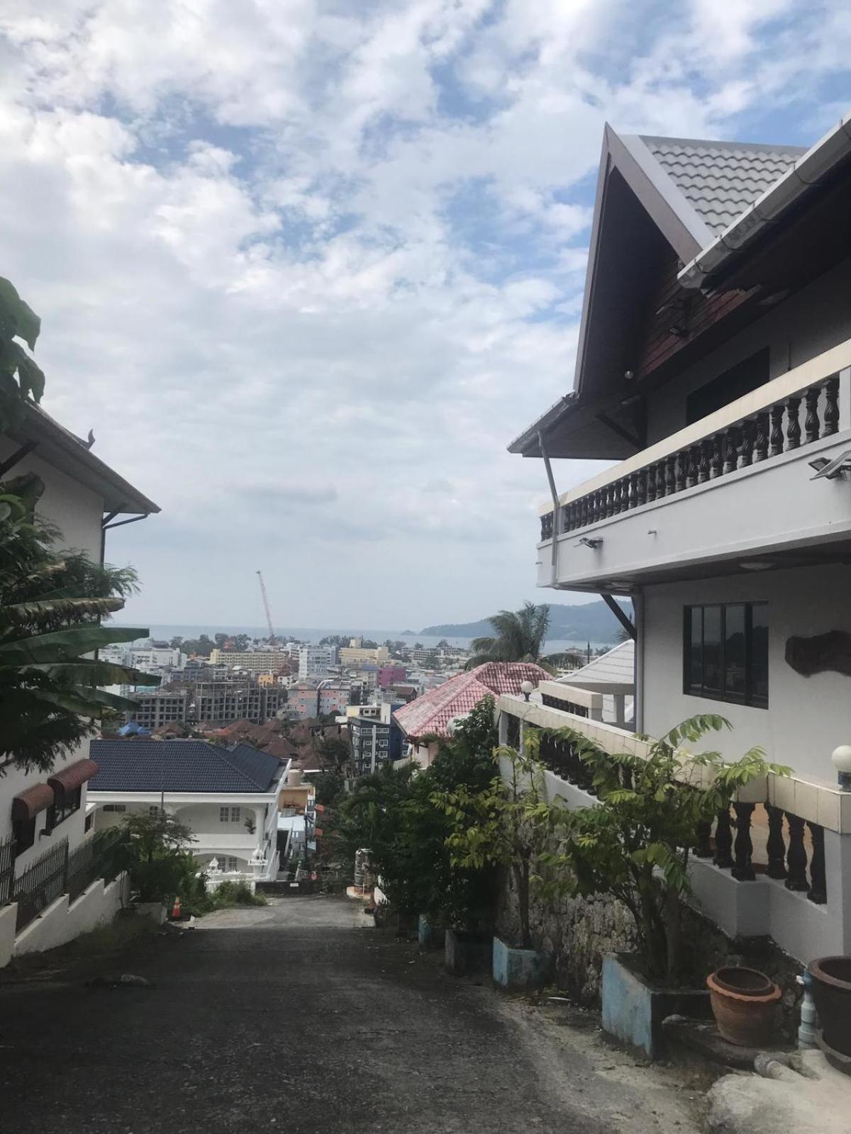 Aksarai Hotel Patong Buitenkant foto