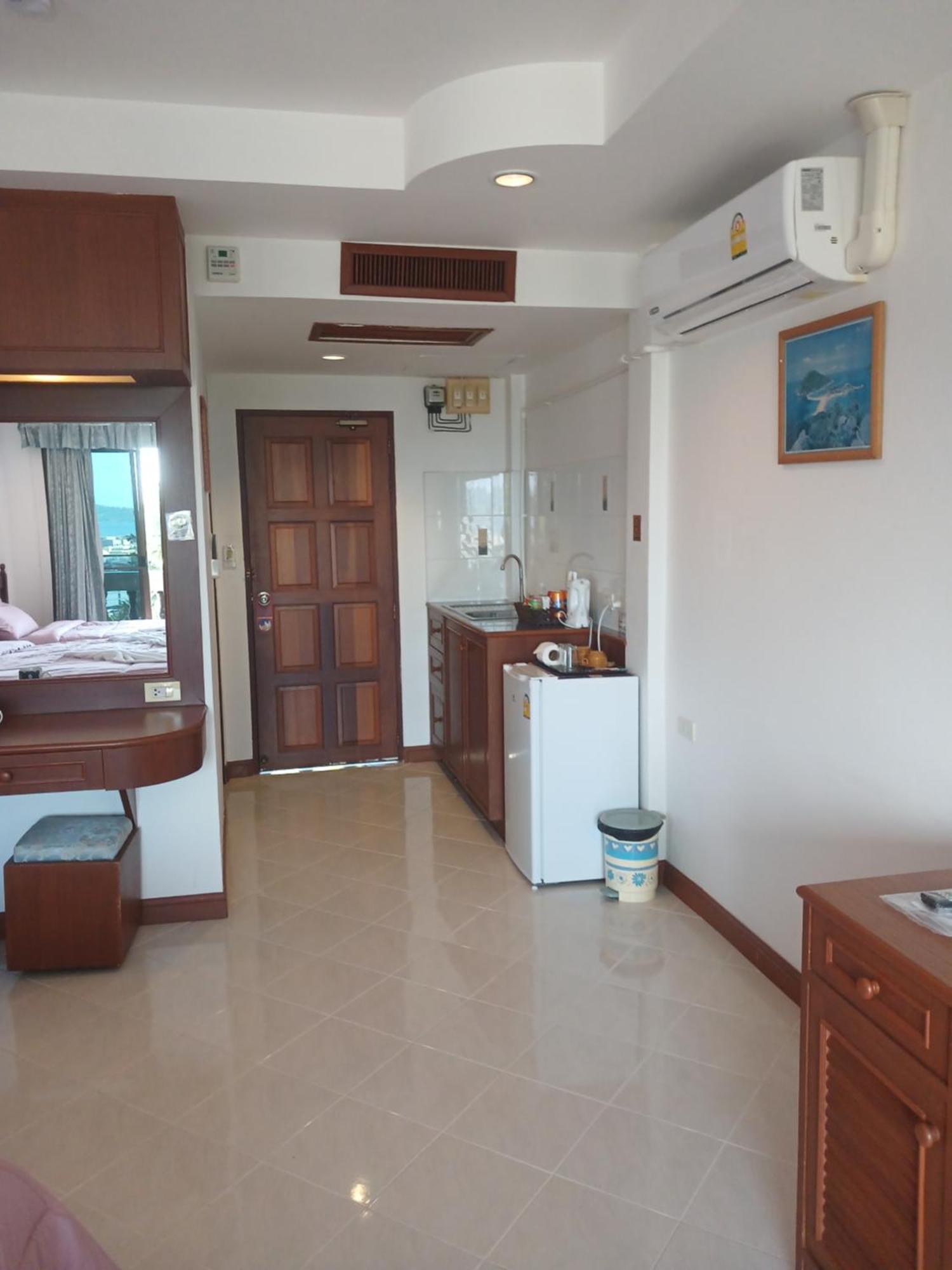 Aksarai Hotel Patong Buitenkant foto