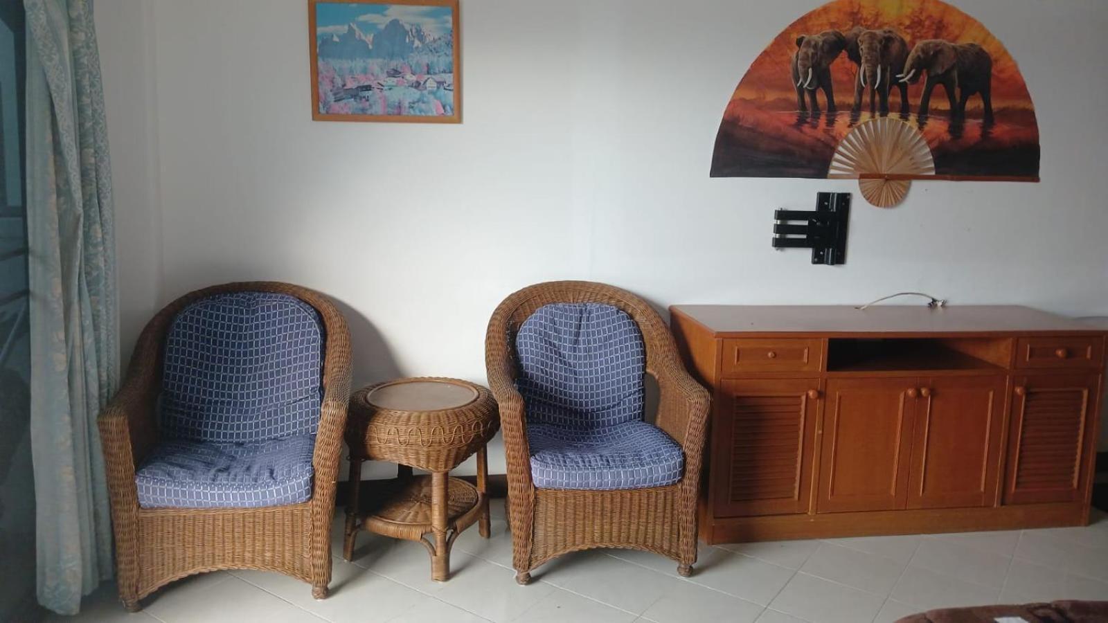 Aksarai Hotel Patong Buitenkant foto