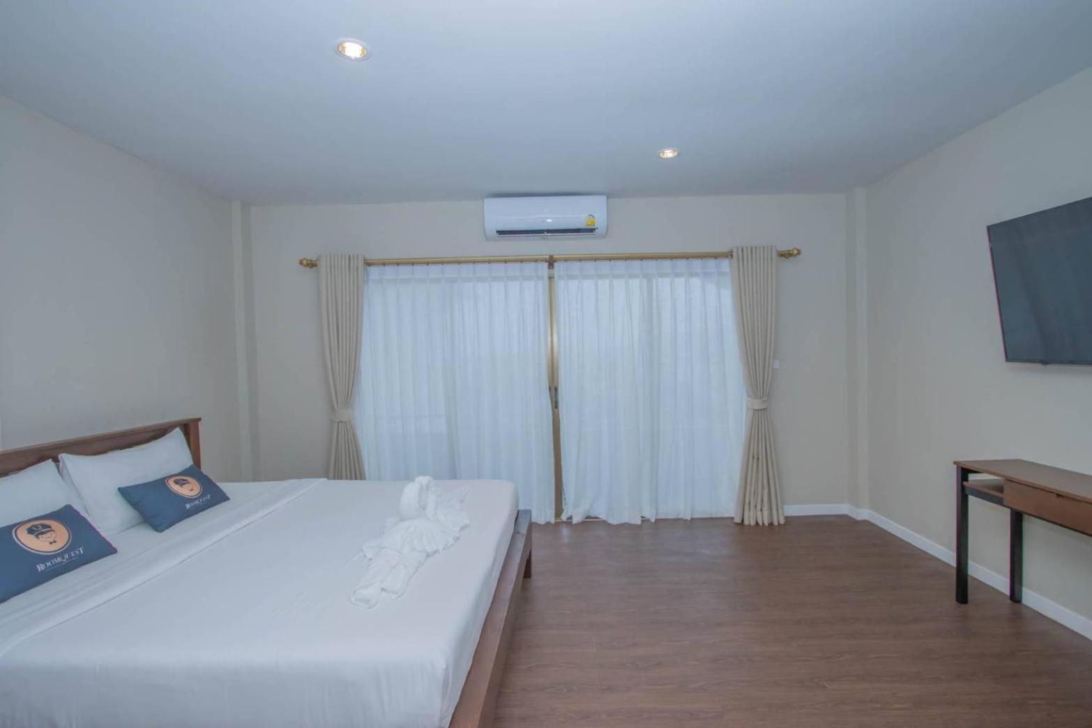 Aksarai Hotel Patong Buitenkant foto